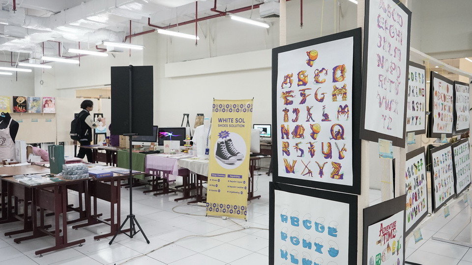 Pameran DKV ‘Melebur Nayanika’: Eksplorasi Kreativitas Mahasiswa dalam Karya UAS